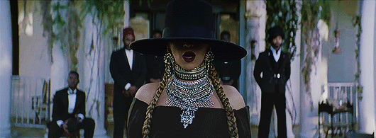 Middle finger to the sky Beyoncé