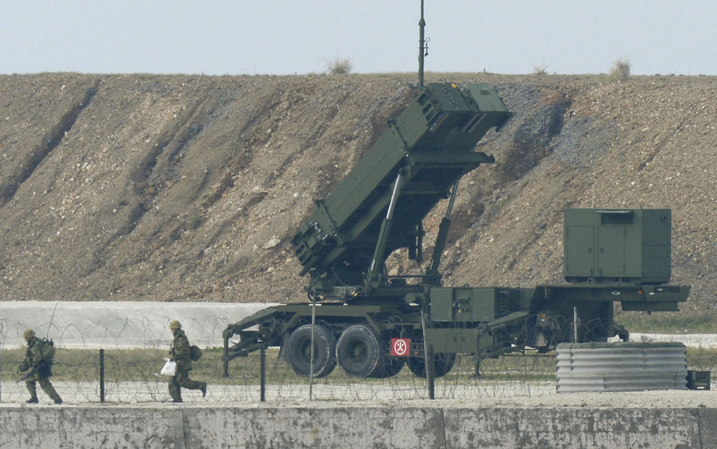 韓国軍が「北朝鮮がミサイル発射」と発表。沖縄県地方を通過し、太平洋に落下した模様。日本は破壊措置を実行せず。(via http://www3.nhk.or.jp/news/live/)