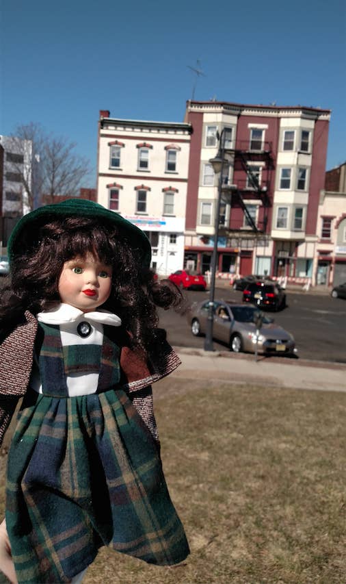 霊が取り憑いていますね ネットで購入した呪いの人形を霊能者に見てもらった