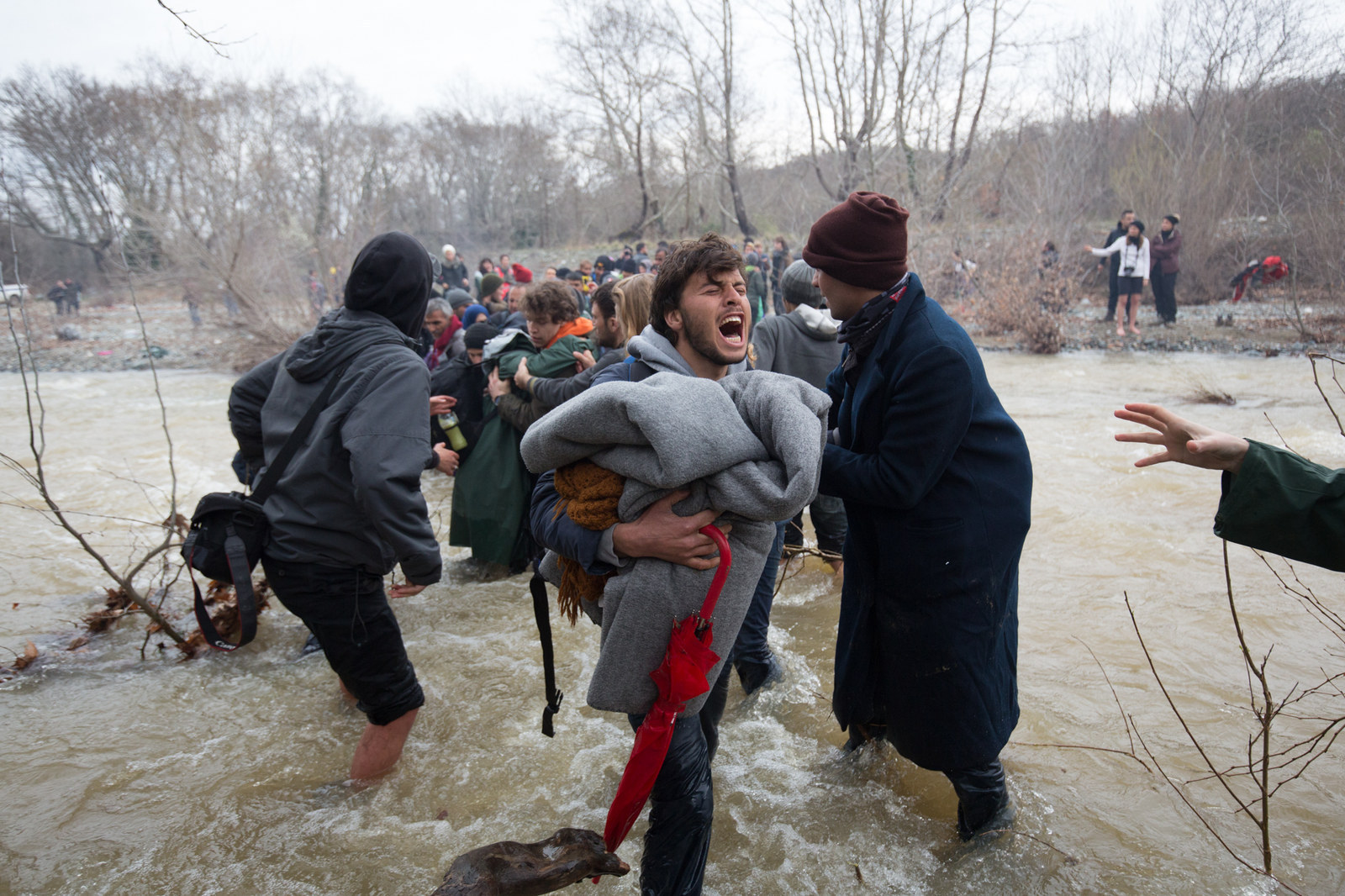 14 Images That Show Just How Desperate Refugees Are To Reach Safety In ...