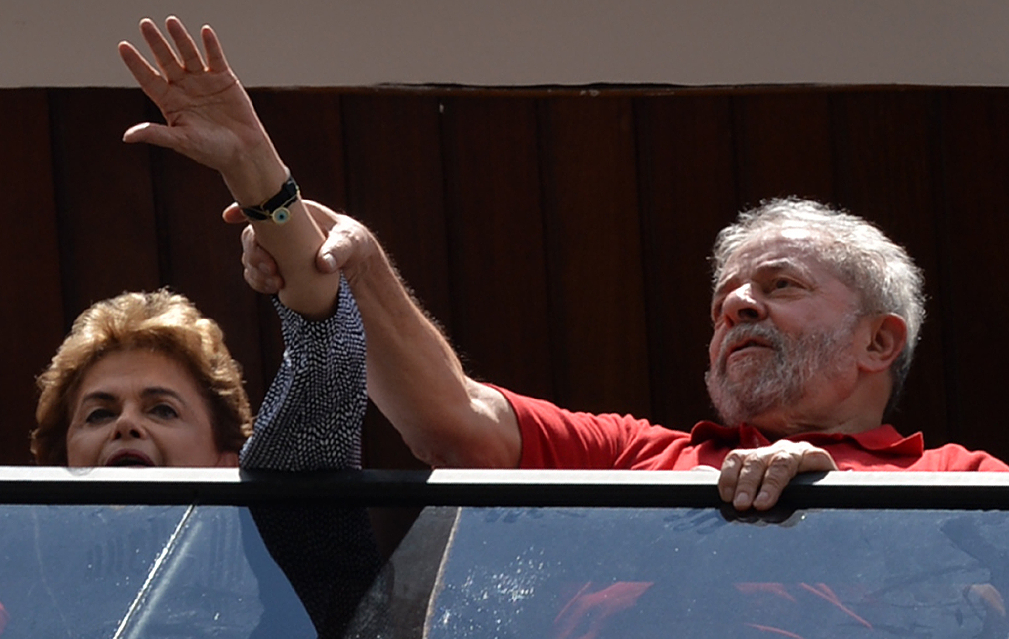 Em um dos diálogos entre Dilma e Lula, a presidente diz que vai receber o termo de posse do novo ministro-chefe da Casa Civil, mas que vai usá-lo "apenas em caso de necessidade". Investigadores da Lava Jato interpretaram o diálogo como uma tentativa de Dilma de evitar uma eventual prisão de Lula pois, como ministro, ele tem foro privilegiado. Dilma afirmou posteriormente que o documento era para ser usado caso Lula não pudesse comparecer ao evento de posse devido a uma enfermidade da mulher, Marisa. Há ainda outras conversas, como a de Lula com o ex-ministro da Casa Civil Jaques Wagner e com o senador Lindbergh Farias (PT-RJ).