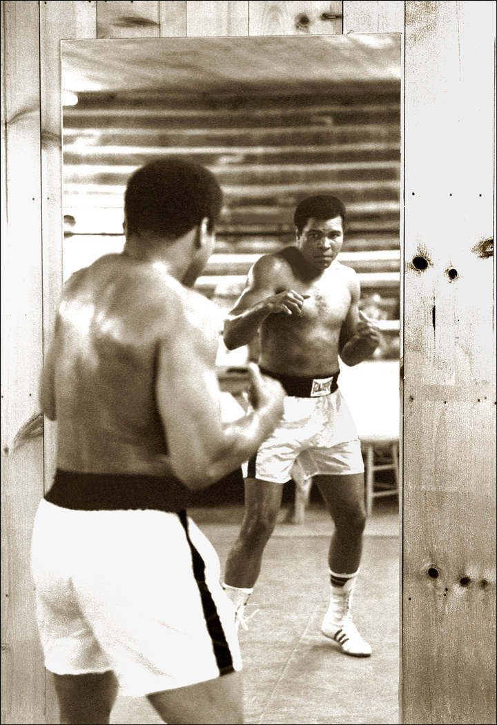 15 Unseen And Candid Photos of Muhammad Ali From His Private Photographer