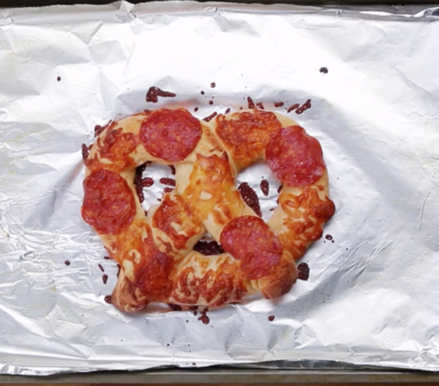 こちらをもとに、こんなピザを作ってみました。