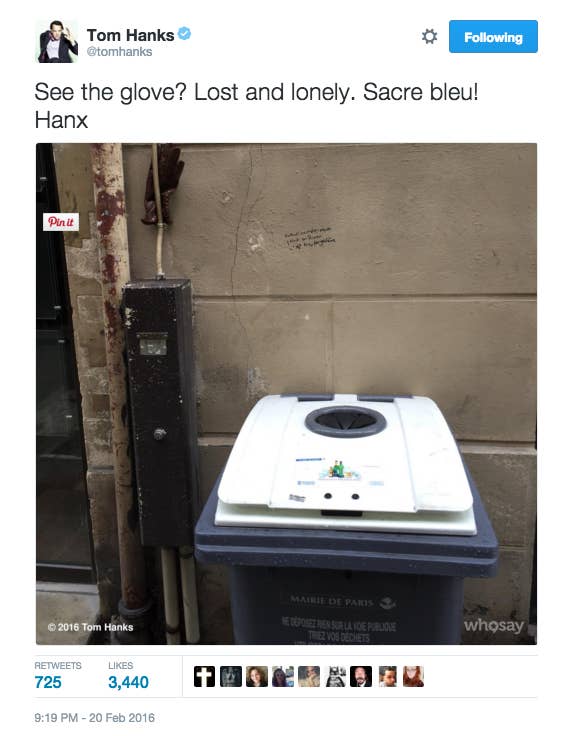 トム・ハンクスが、なぜが「街の落し物」をツイートし続けている