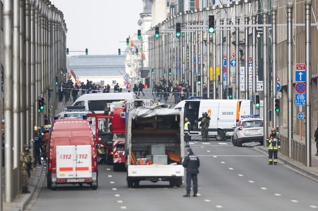 Des explosions dans l’aéroport et le métro de Bruxelles ce mardi matin ont fait des dizaines de morts et de blessés. L’enquête pour retrouver leurs auteurs est toujours en cours.