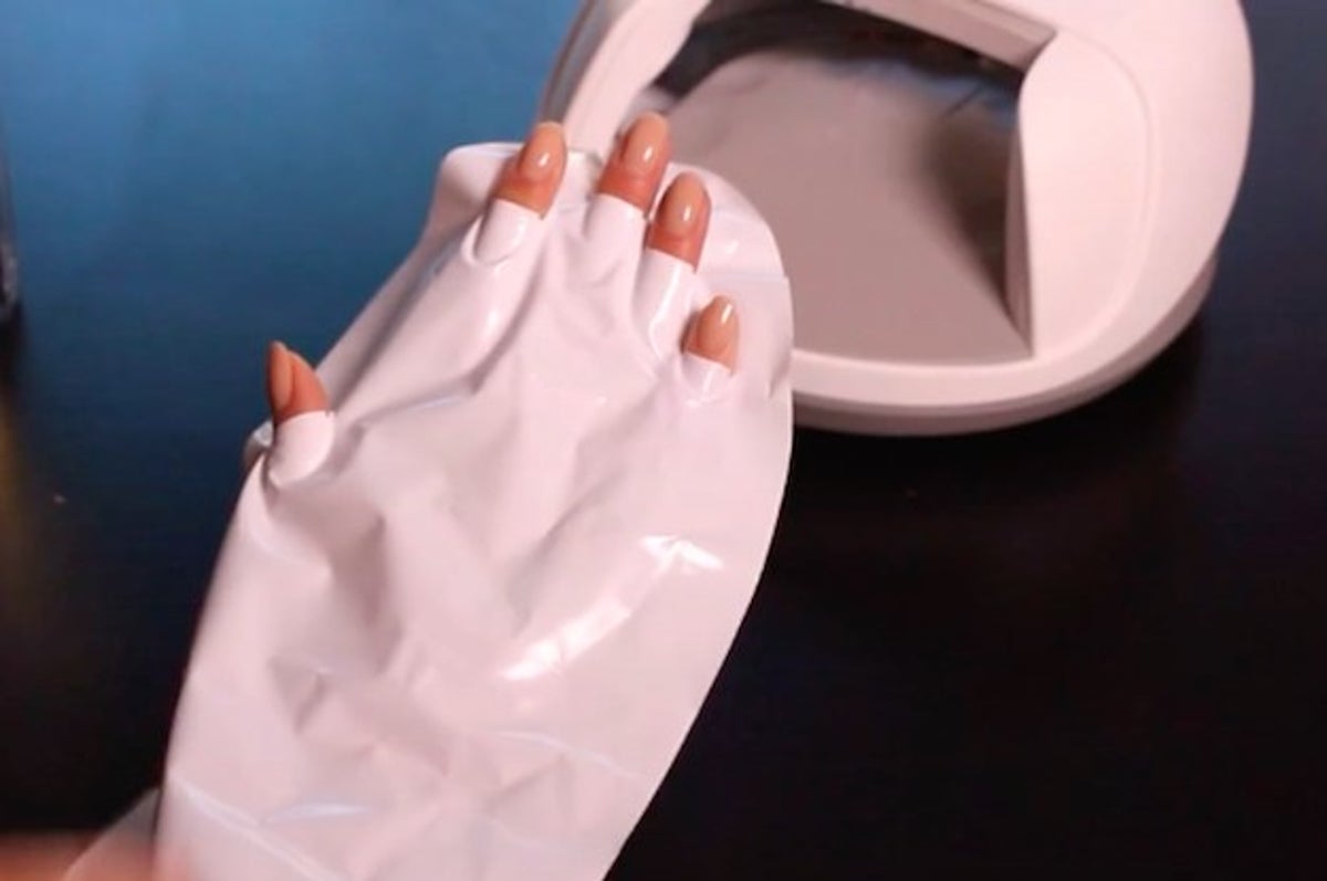This UV Light-Protection Glove Will Change Gel Manicures Forever