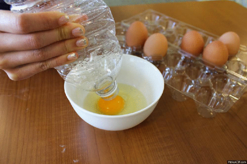 No more messy hands. Just reuse a clean water bottle to take the yolk. Learn how here.