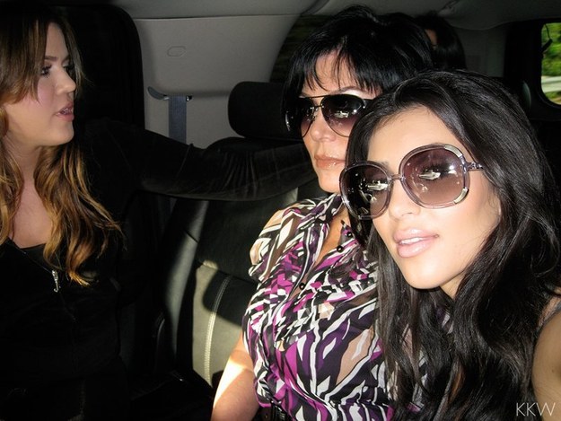 Kim taking a selfie in the car while her sister was going to jail #2 (featuring the jailgoer herself!):