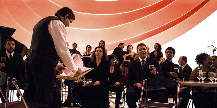 Coro Luther King se apresenta no foyer do ao Auditório Ibirapuera, onde faz três concertos temáticos: Pranto, Riso e Júbilo. Saiba mais aqui.