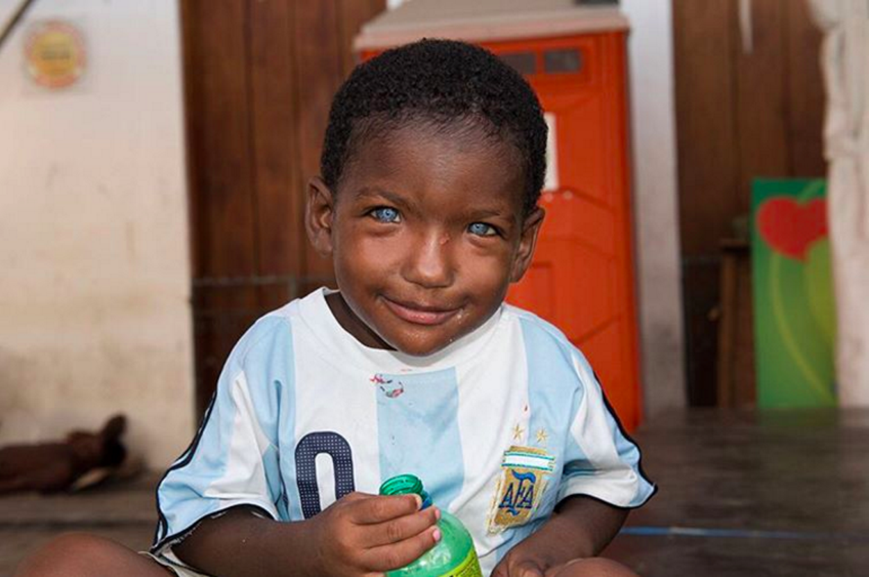 11 Photos That Show The Human Side Of The Fight Against Zika In Salvador