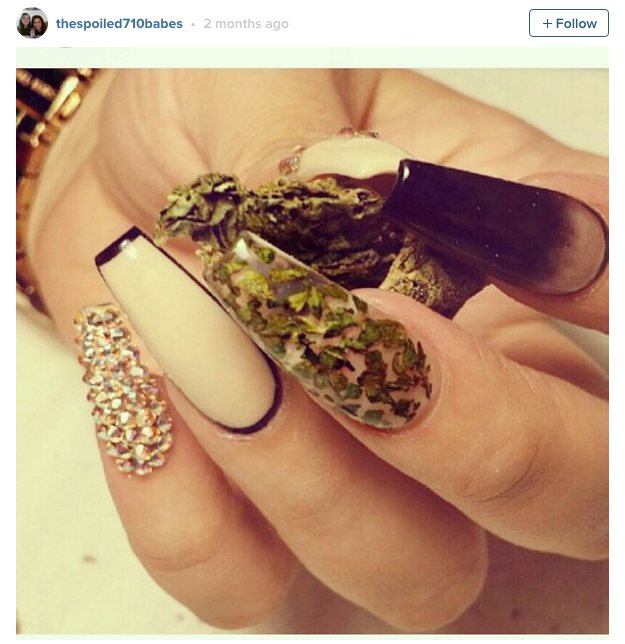 Ganja nails can be quite elegant. This manicure takes a minimal, but glam interpretation of the sticky herb.