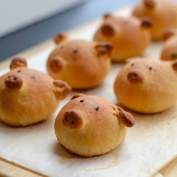 16 Adorable Animal-Shaped Bread Recipes For Kids