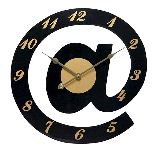 A clock that reminds you to check your mentions.