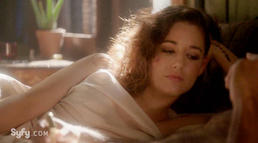 22 Reasons Every Fantasy Nerd Should Be Watching The Magicians At lunch he brags that she is still there waiting for him to his friends, who praise him, but jennifer and her crew of hot girls arrive. 22 reasons every fantasy nerd should be