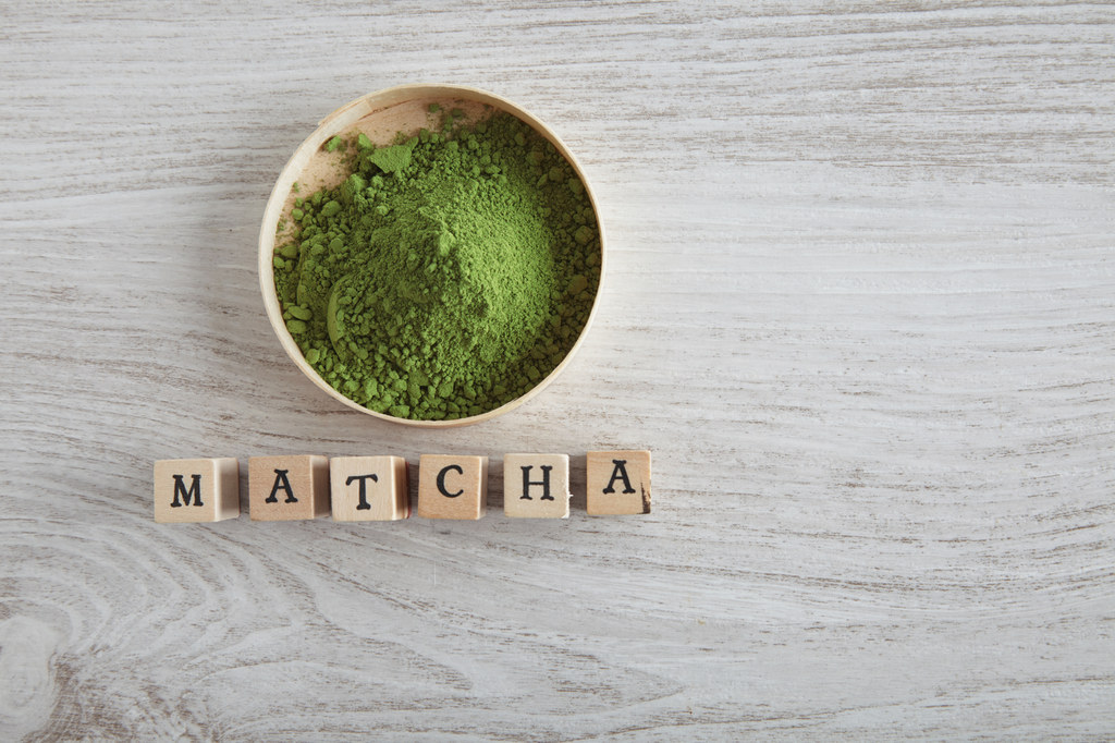 All you have to do is mix matcha powder with hot water and add almond milk. In addition to giving you that caffeine-fueled energy, matcha delivers a healthy dose of antioxidants.