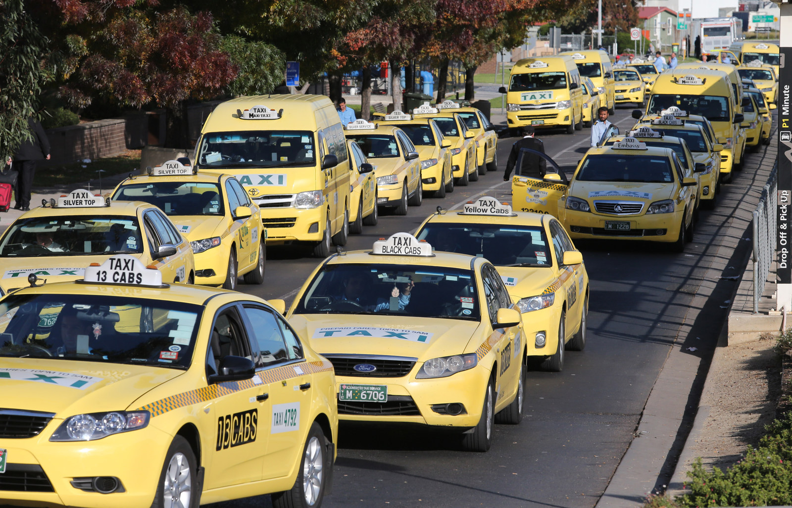 Машина для такси 2023. Автомобиль «такси». Машина "такси". Автопарк такси. Такси в Австралии.