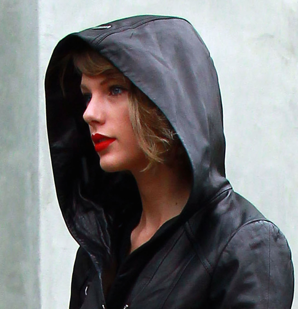 Taylor Swift Is Kind Of Goth Now And I Love It