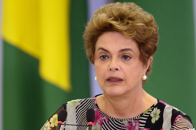Dilma é condenada e proibida de exercer qualquer função pública por oito anos; Michel Temer assume a presidência até o fim do mandato original de Dilma.