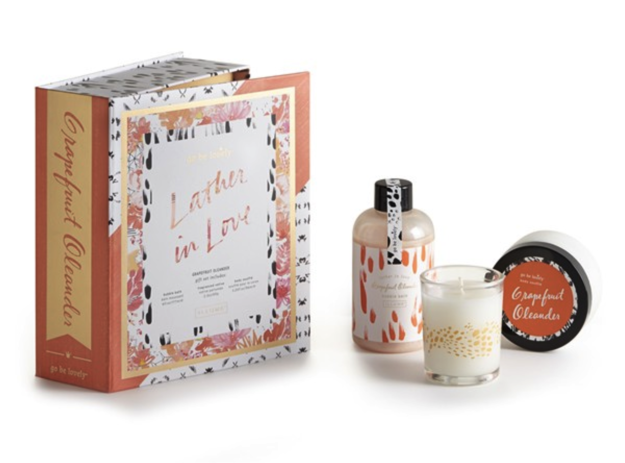 This heavenly bath set for intense relaxation purposes.