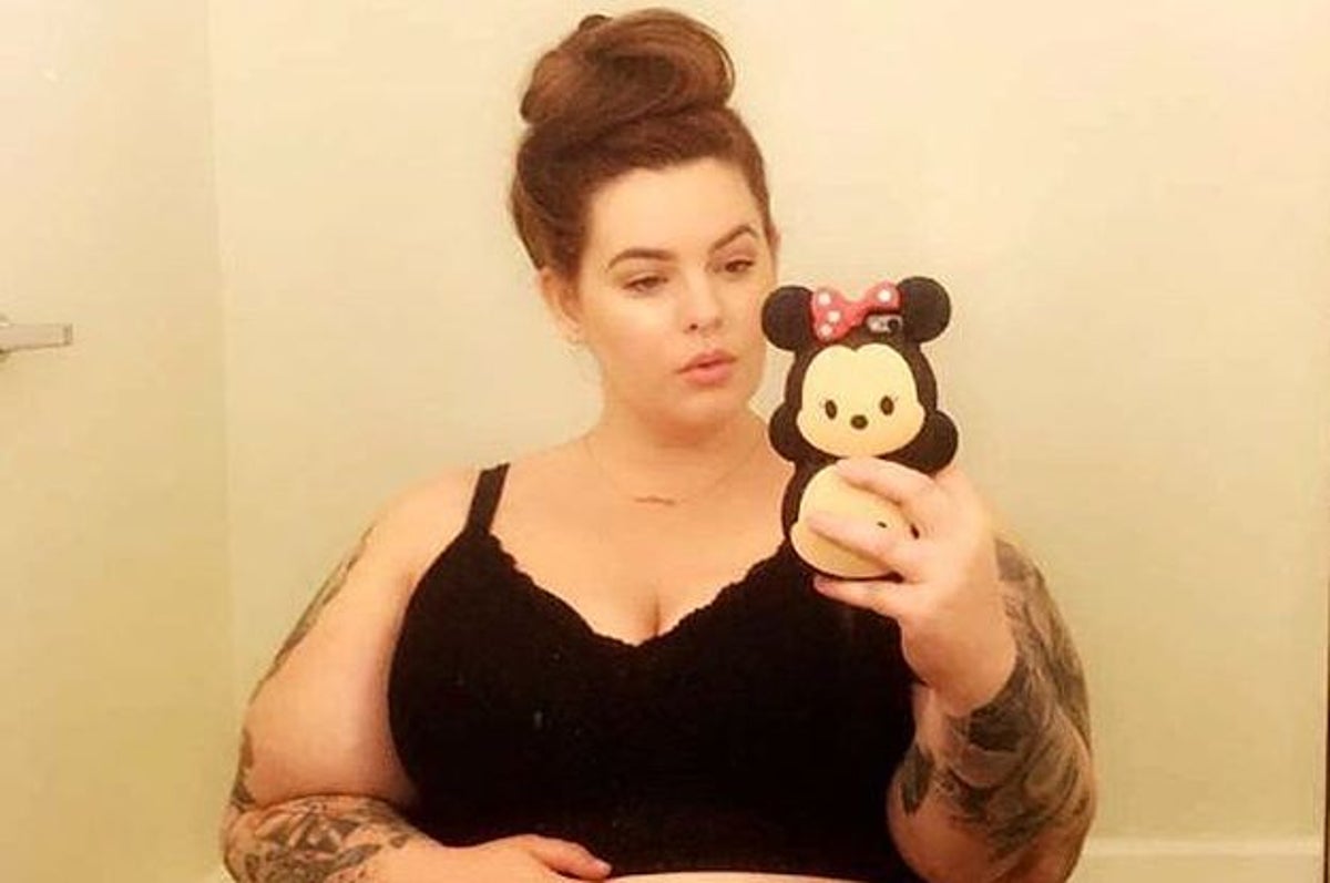 Tess Holliday cools off with an ice lolly while enjoying a day out