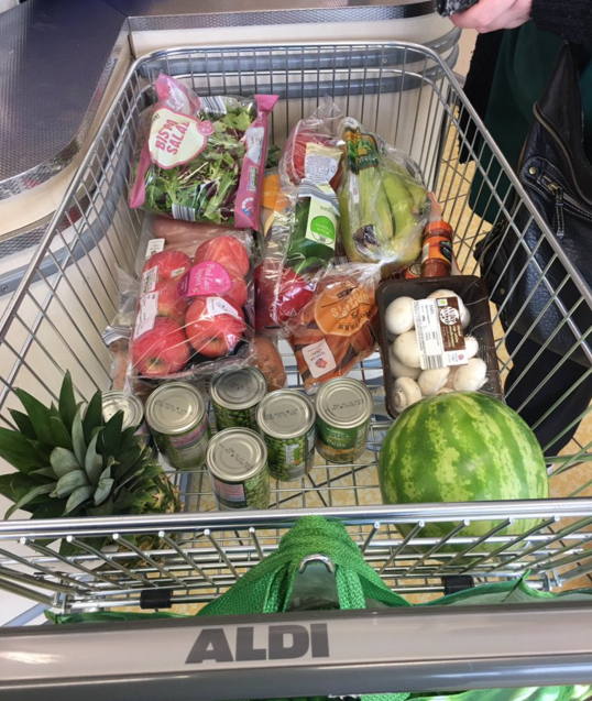 Caminar por el supermercado local los inspira mucho para las recetas.