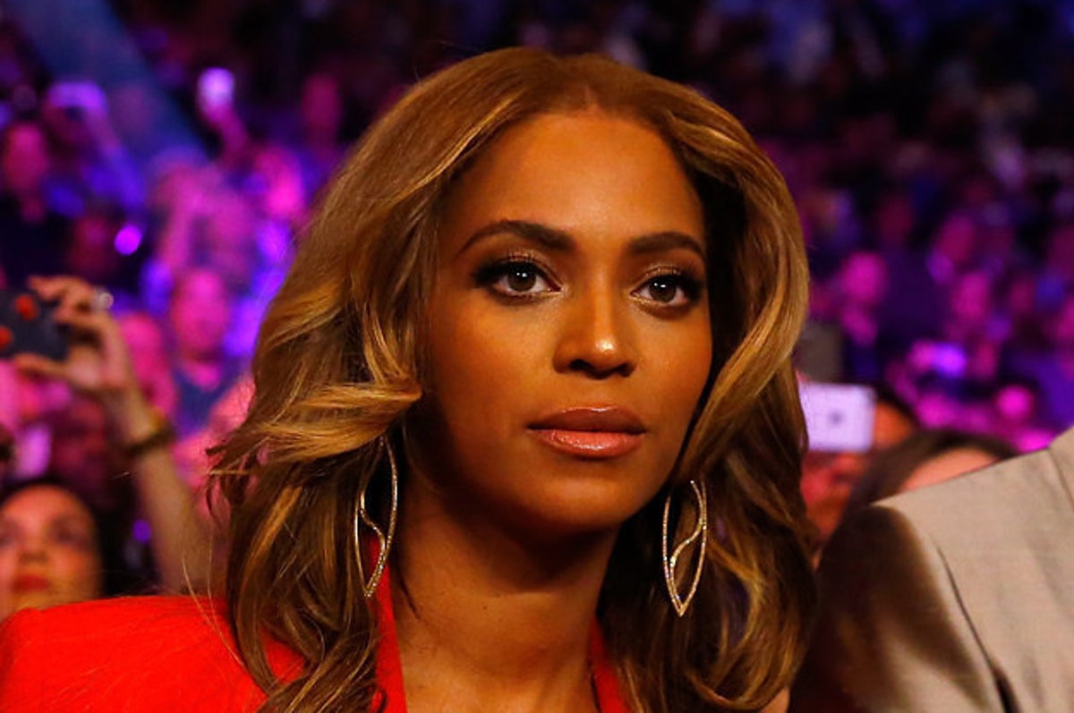 Beyonce Purple Lipstick