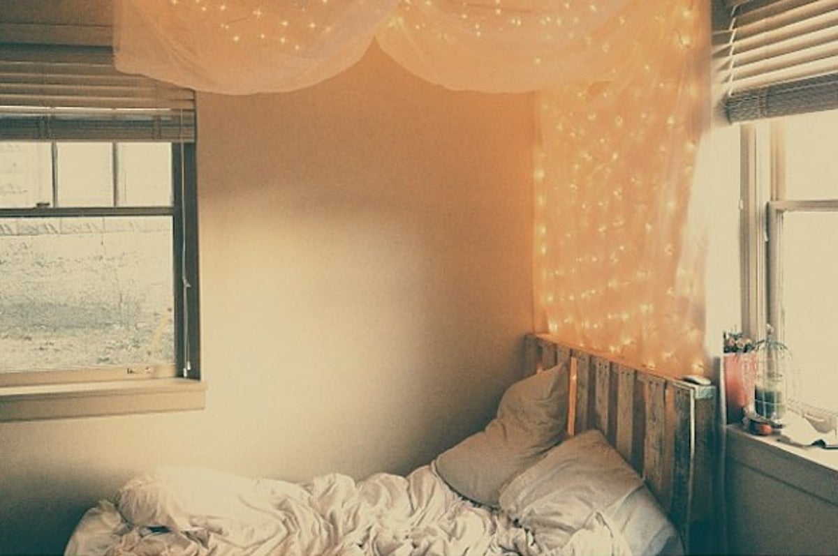 25 Simple Tricks To Make Your Bedroom Feel Extra Cozy