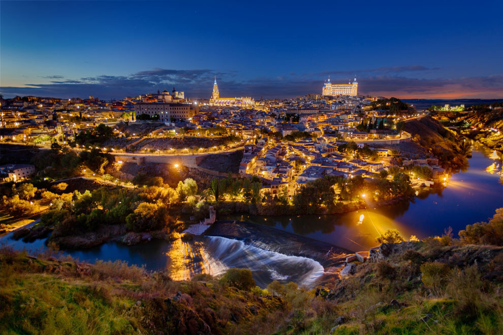 Vista una ciudad de noche, vistas todas.
