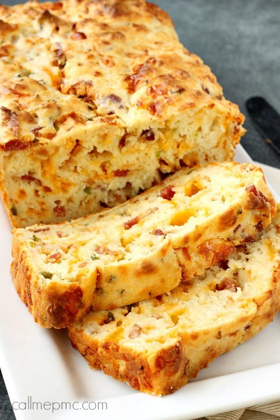 Bacon Jalapeño Popper Cheesy Bread