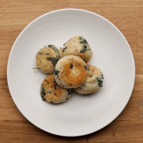 Your Party Guests Will Not Get Enough Of These Spinach And Cheese Bread