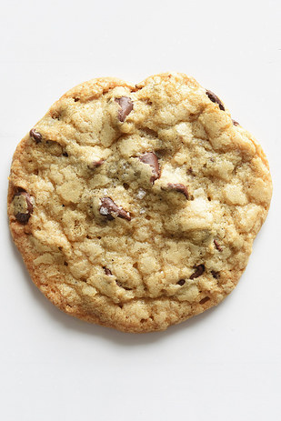 How To Make Tasty Bakery-Style Chocolate Chip Cookies