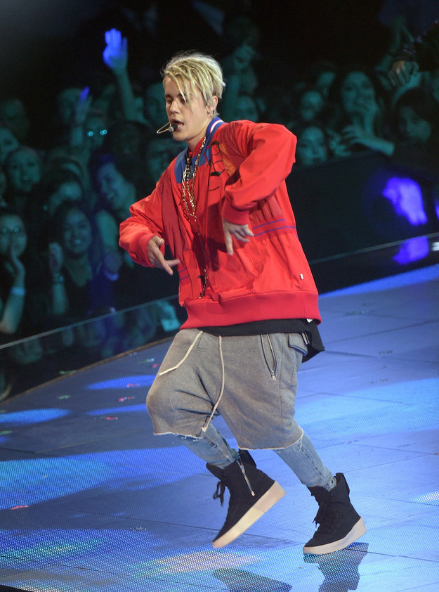 TagTeam :: Serious Question: What The Hell Is Going On With Justin Bieber's  Outfit Here? - BuzzFeed - Latest - Le Test Hub
