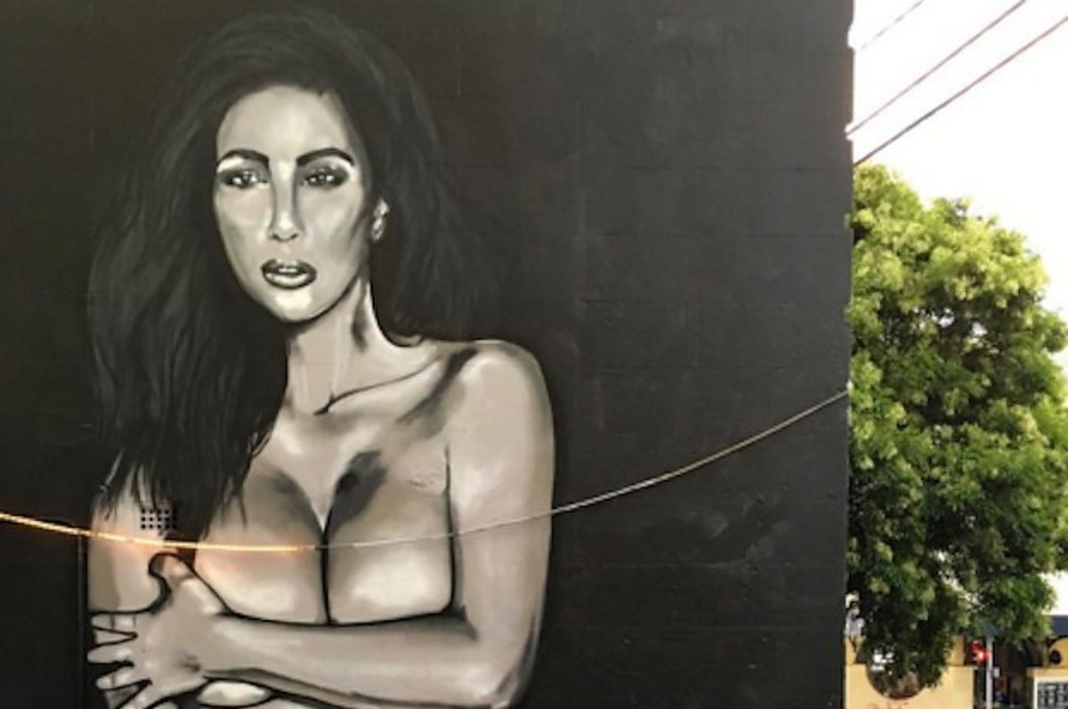1200px x 797px - Huge Versions Of Kim Kardashian's Selfies Are Popping Up Everywhere