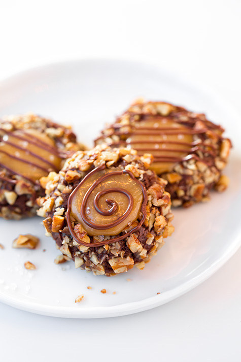 These fancy and decadent cookies are sure to be a holiday pleaser with young and old alike. RECIPE HERE