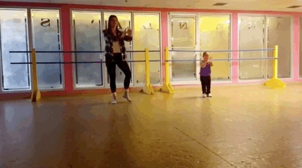 Após ser recusada por uma escola de dança, uma menina com Síndrome de Down decidiu arrasar