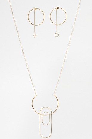 minimalist style jewelry