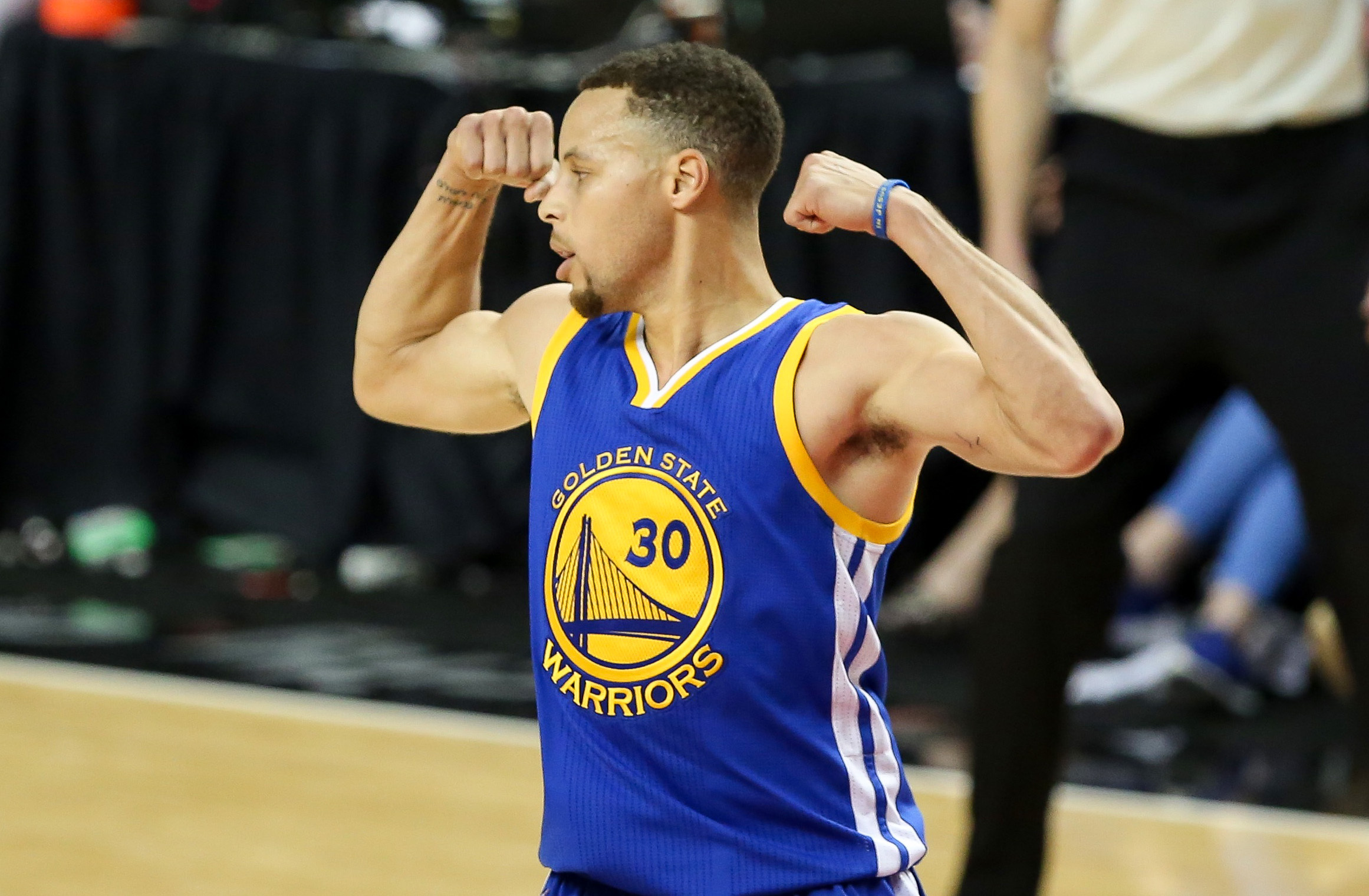 Stephen Curry is first unanimous NBA MVP, takes honor again - People - The  Jakarta Post