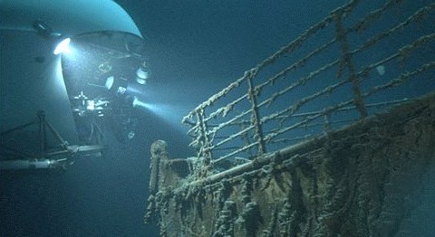 Tanto así que grabó un documental sobre sus inmersiones llamado Fantasmas del abismo. De hecho, en una plática dijo que la única razón por la que hizo la película fue para tener un pretexto para bajar a ver el Titanic en vivo y a todo color.