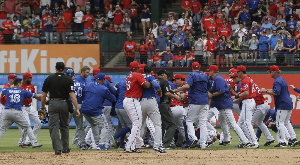 Texas Rangers' Rougned Odor lands punch to face of Toronto Blue Jays' Jose  Bautista during brawl - ESPN