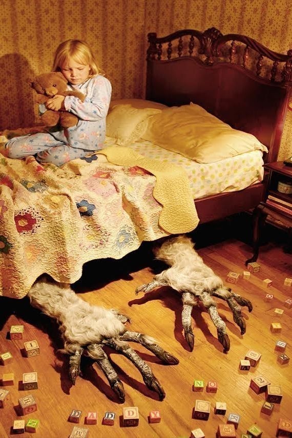 Фото бабайки страшные. Джошуа Хоффайн детские страхи. Страшные монстры под кроватью.