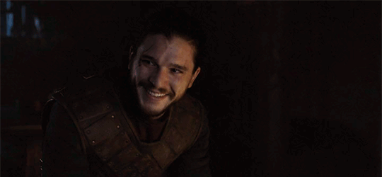 La réunion entre Jon et Sansa est d'autant plus touchante que leur relation au début de la saison 1 était assez froide. Les deux acteurs n'avaient jamais partagé de scène jusqu'à cet épisode.