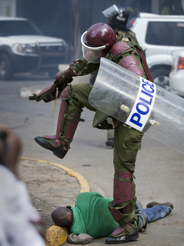 Images of violent clashes between riot police and protesters in Nairobi, Kenya were shared widely on Tuesday, with one image — taken by AP photographer Ben Curtis — of an officer apparently about to stamp on the head of a man with his head lying against the curb drawing particular attention.