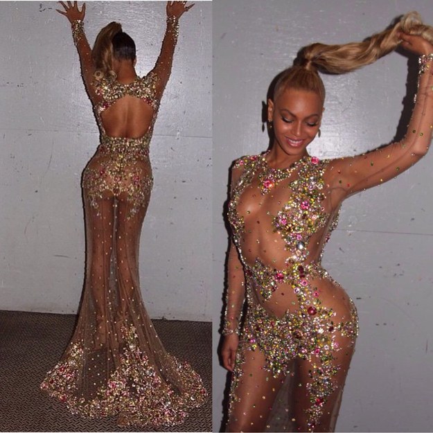 Não é segredo que a Rainha Beyoncé domina o tapete da Met Gala com uma mão firme, mas suave. E como ela é uma criatura gentil, sempre nos agracia com seus looks pré-tapete vermelho no seu Instagram. Ela estava MARAVILHOSA no ano passado: