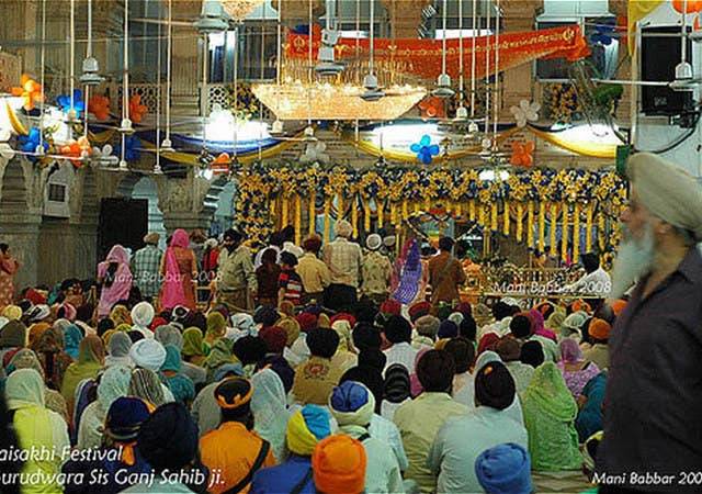 Festival of Baisakhi marks the time for harvest of Rabi crops and farmers celebrate it with lots of joy and zeal in Punjab and Haryana. The day of Baisakhi dawns in colors and vibrancy as cries of âJatta aayi Baisakhiâ reverberate in the skies as gaily-dressed men and women move towards the fields to celebrate the occasion. The traditional folk dances Bhangra and Gidda are performed by men and women to the beat of Dhol. Colourful Baisakhi Fairs are also organized to celebrate the day. Wrestling bouts, singing and acrobatics are held along with music performances