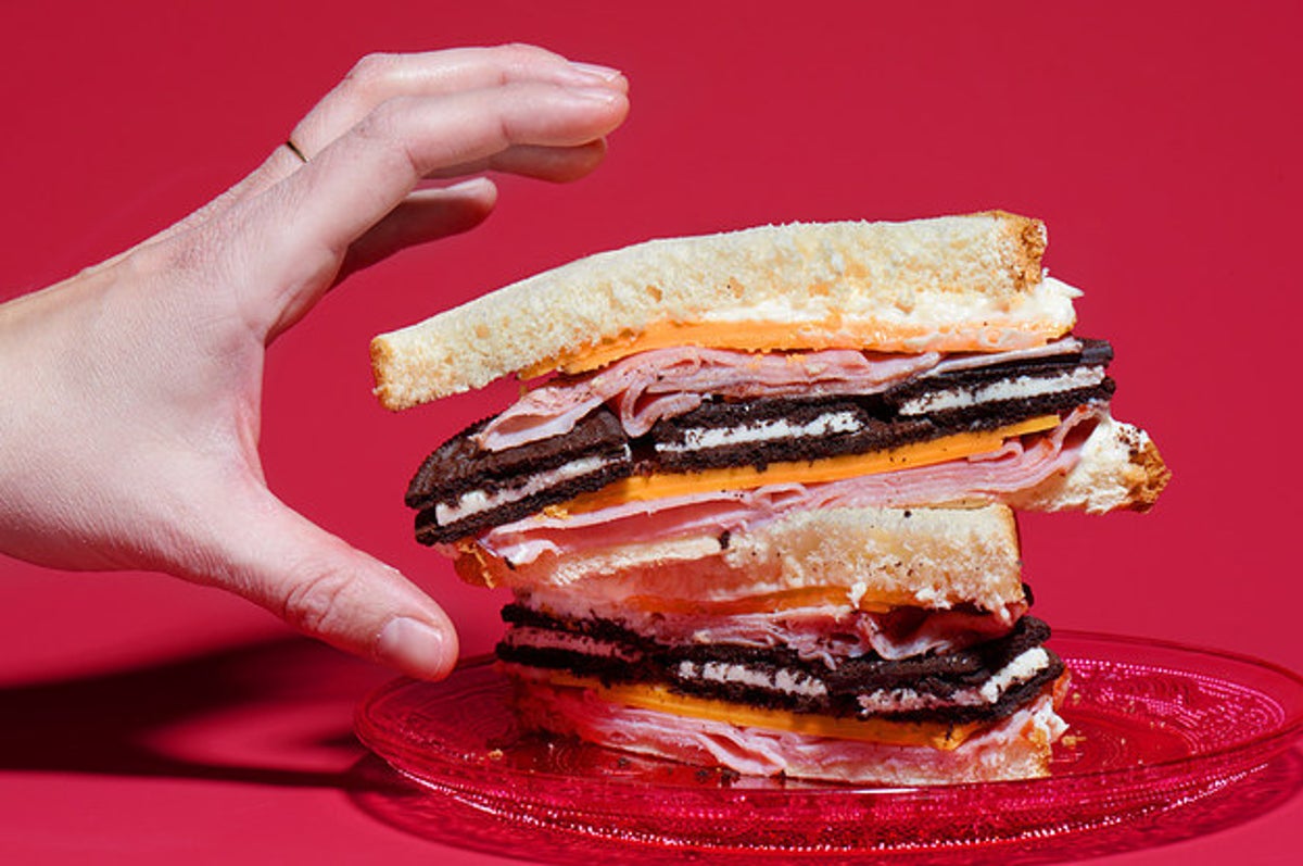 https://img.buzzfeed.com/buzzfeed-static/static/2016-05/24/10/campaign_images/buzzfeed-prod-fastlane01/feast-your-eyes-on-the-weirdest-sandwiches-ever-2-26124-1464099609-6_dblbig.jpg?resize=1200:*