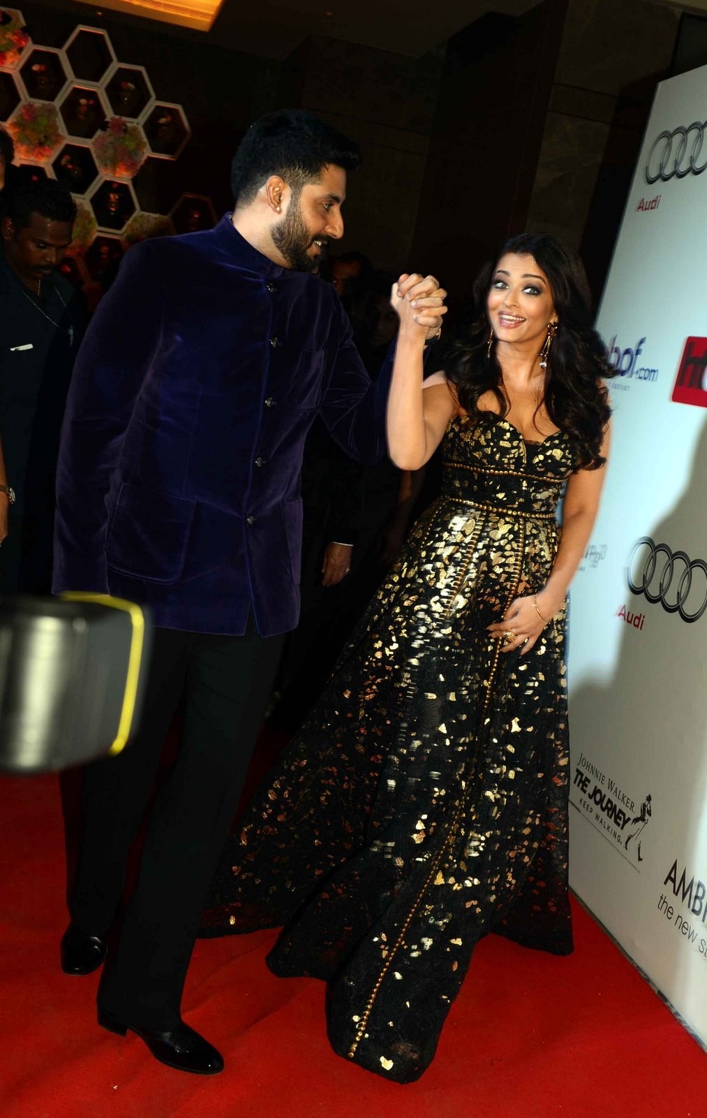 7 Pictures Of Aishwarya Rai Bachchan And Abhishek Bachchan Being ...