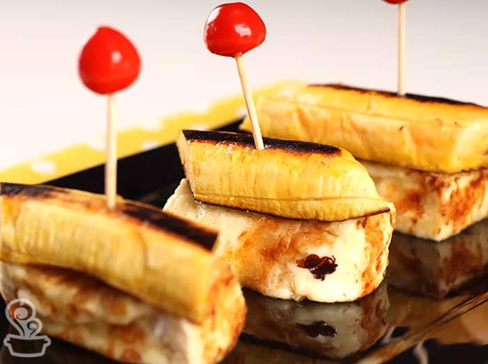 É basicamente grelhar os dois ingredientes para ter um snack sofisticadíssimo. Veja aqui a receita.