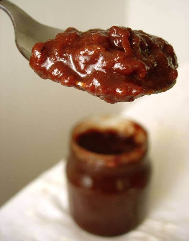 Digamos que é como uma Nutella para quem ama banana. Não é difícil de fazer, apenas uma pouquinho demorado. Veja aqui a receita.