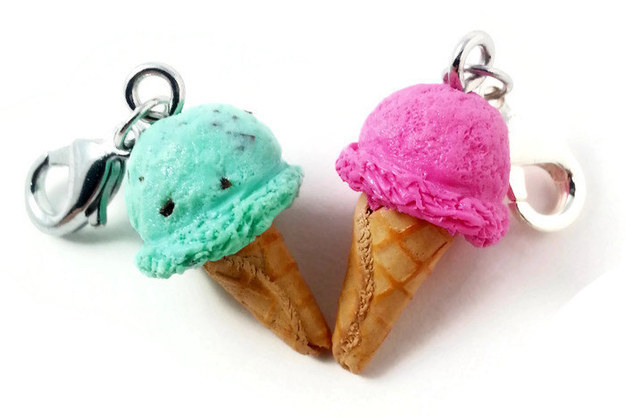 Cool down with this ice cream cone charm set: