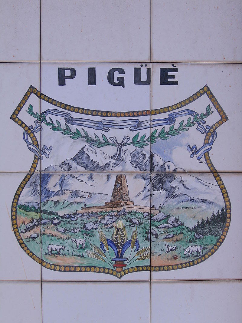 Située au sud-ouest de Buenos Aires, la ville de Pigüé fut fondée par des familles aveyronnaises, après qu'un certain Clément Cabanettes offrit à l'Argentine sa première ligne téléphonique.